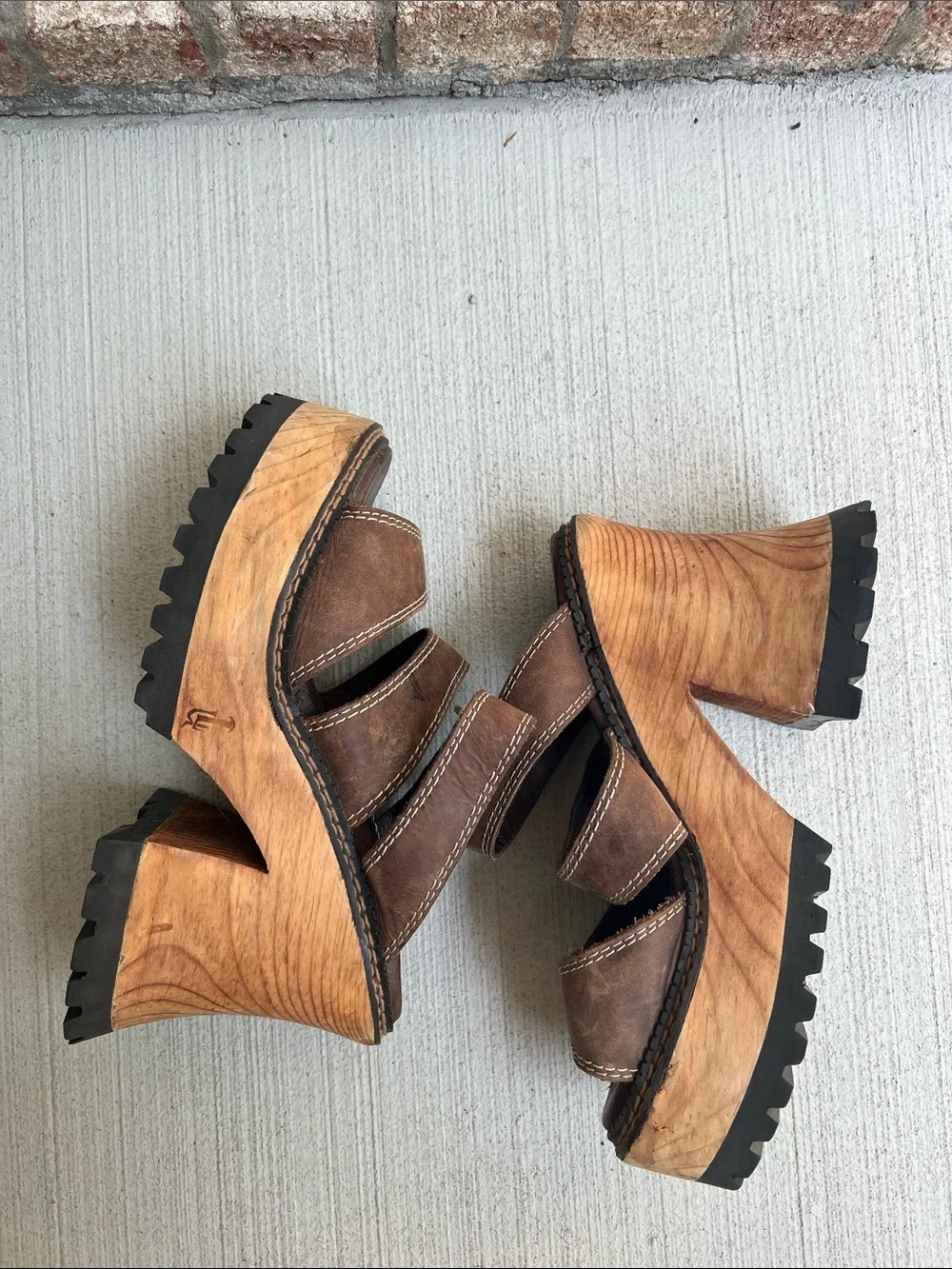 London Underground Y2K Vintage Brown Leather Strappy platform Wooden Sandals - Picture 7 of 13